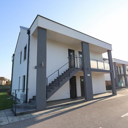 White Mountain Apartment Banovci Exterior photo